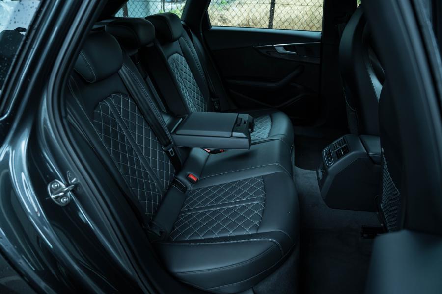 Интерьер Audi S4 Avant (B9) 2019 года  (JP) (фото 10 из 21)